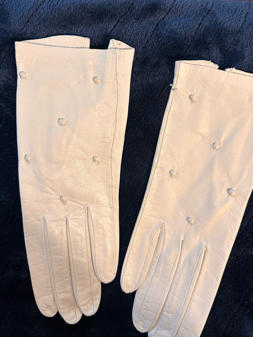 Women’s Ivory Kid Leather Gloves